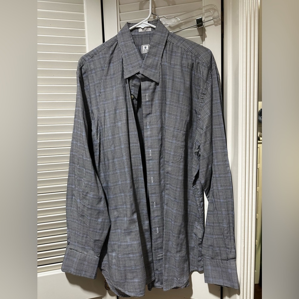 Men’s Peter Millar, long sleeve button-down dress shirt, size XL.